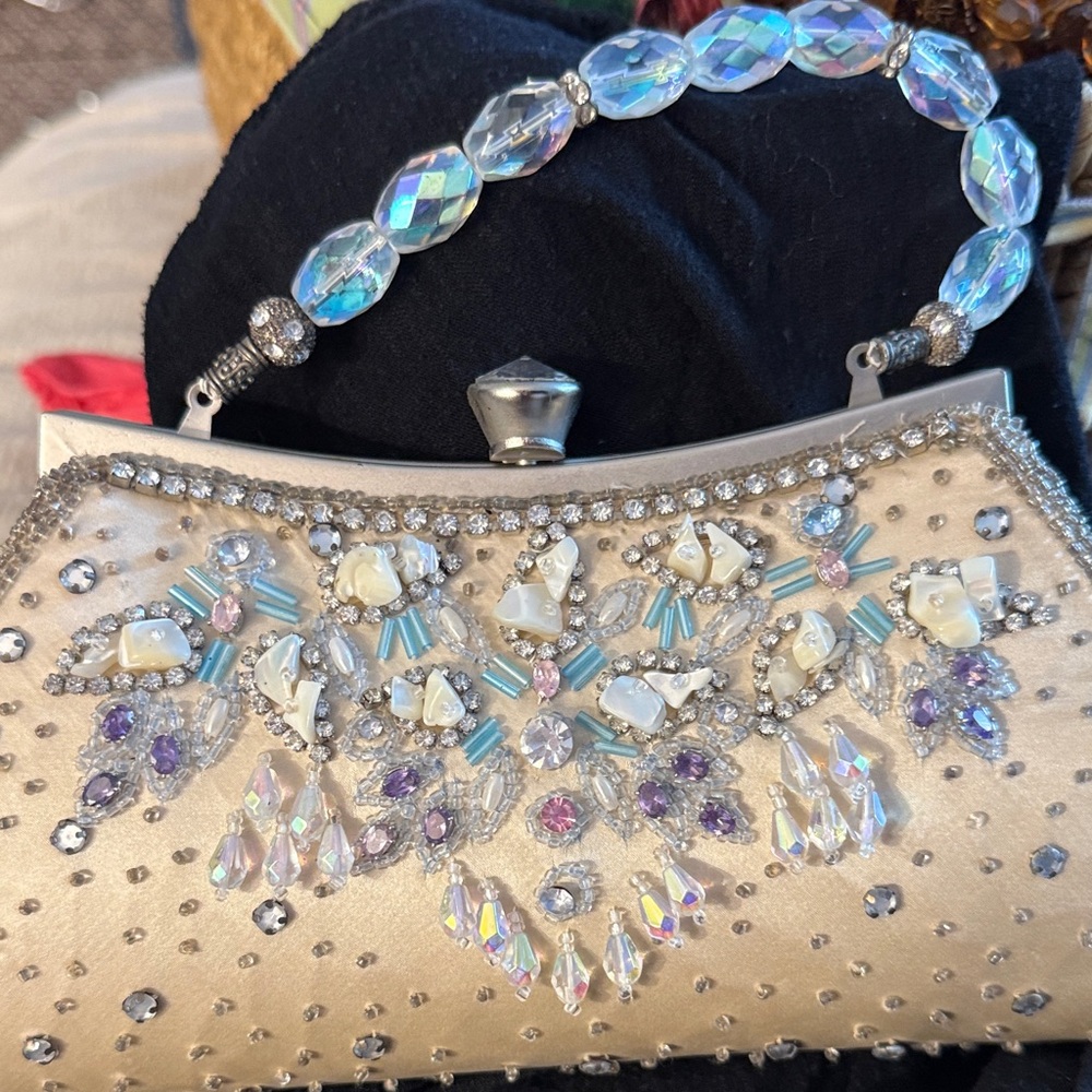 Elegant Crystal Embellished Evening Clutch